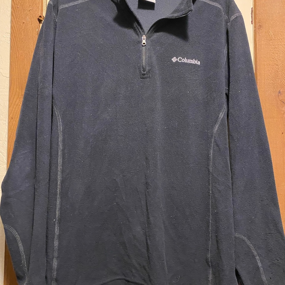 Columbia Men's 1/4 Zip Pullover. Navy Blue